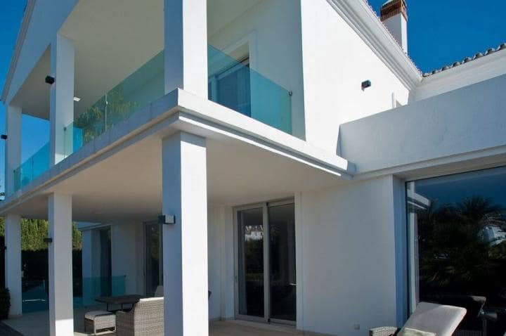 Chalet de 4 habitaciones en Marbella en venta con piscina garaje - 1.995.000 € (Ref: 9725629)