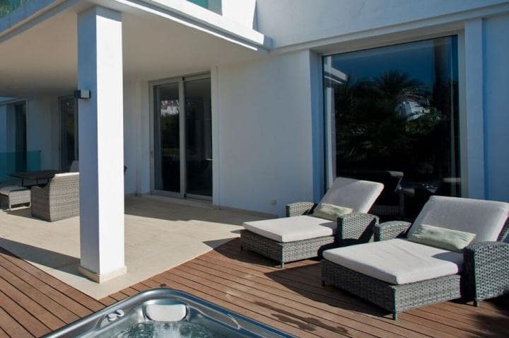 4 chambre Villa/Maison à vendre à Marbella avec piscine garage - 1 995 000 € (Ref: 9725629)