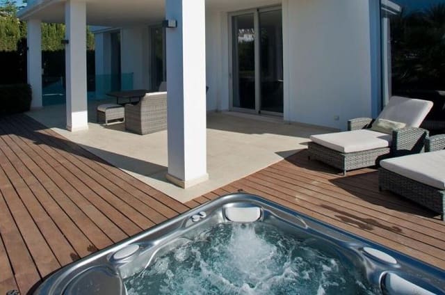 4 sypialnia Willa na sprzedaż w Marbella z basenem garażem - 1 995 000 € (Ref: 9725629)
