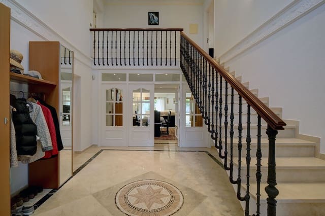 5 chambre Villa/Maison à vendre à Estepona avec piscine garage - 2 250 000 € (Ref: 9725634)