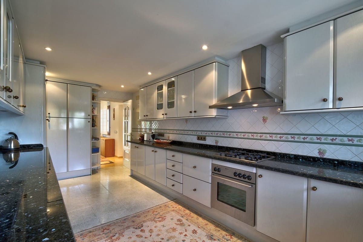 5 chambre Villa/Maison à vendre à Estepona avec piscine garage - 2 250 000 € (Ref: 9725634)