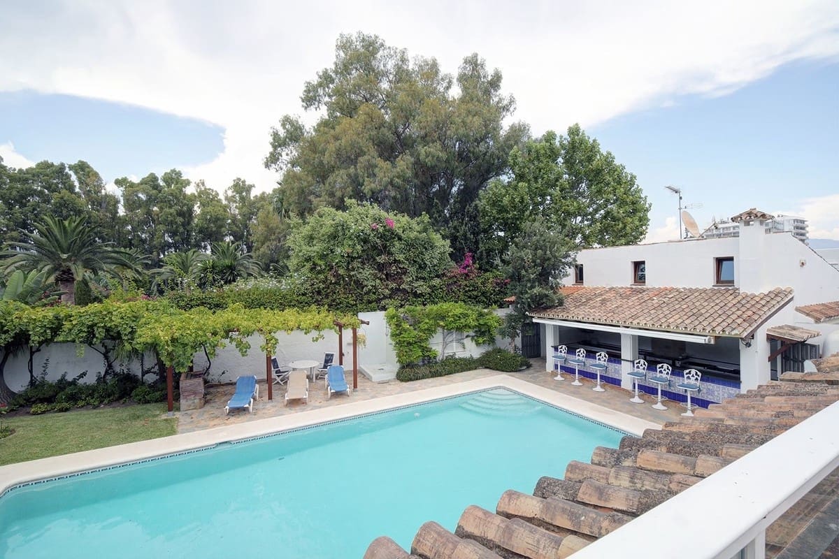 5 chambre Villa/Maison à vendre à Estepona avec piscine garage - 2 250 000 € (Ref: 9725634)