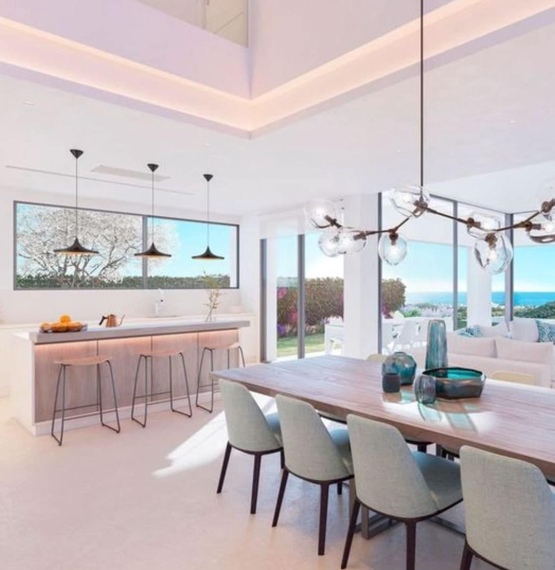 3 bedroom Villa for sale in Estepona with pool garage - € 1,100,000 (Ref: 9725651)