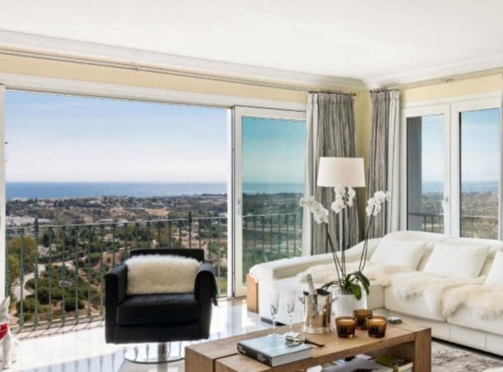 5 chambre Penthouse à vendre à Benahavis avec piscine - 1 250 000 € (Ref: 9725667)
