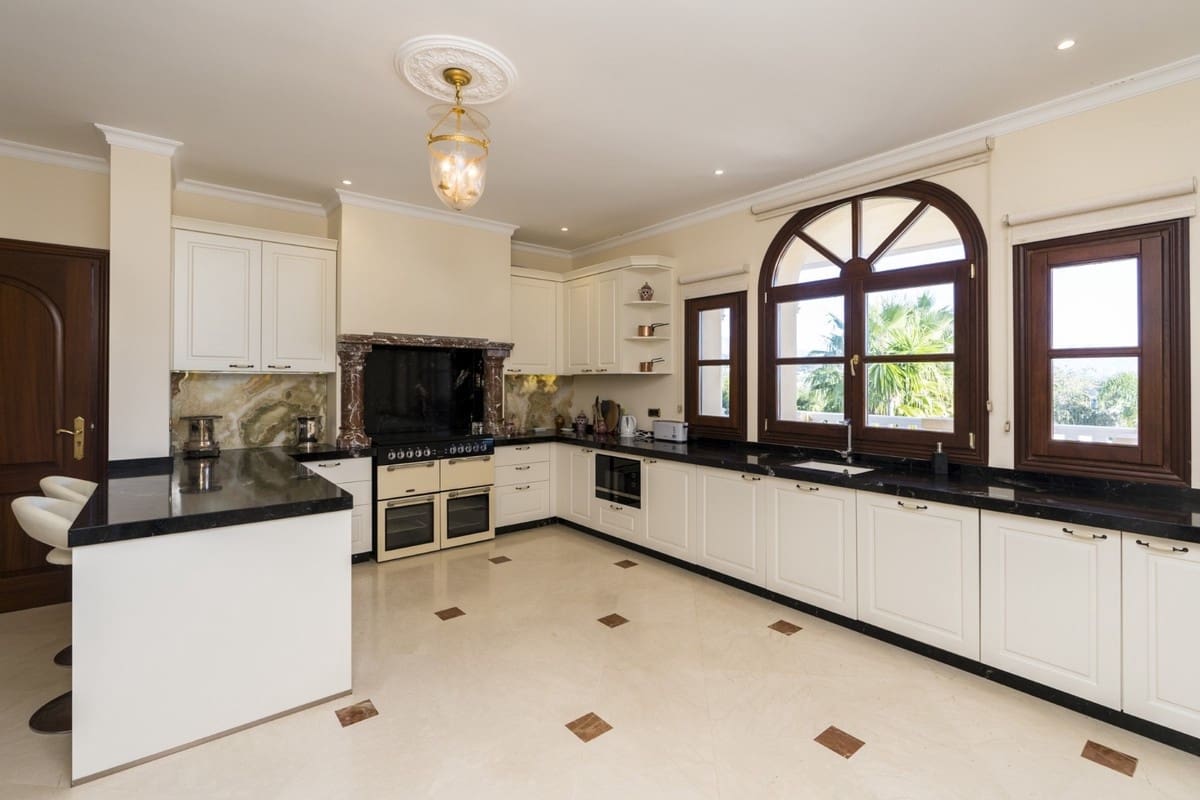 9 soveværelse Villa til salg i Cancelada med swimmingpool garage - € 2.900.000 (Ref: 9725679)