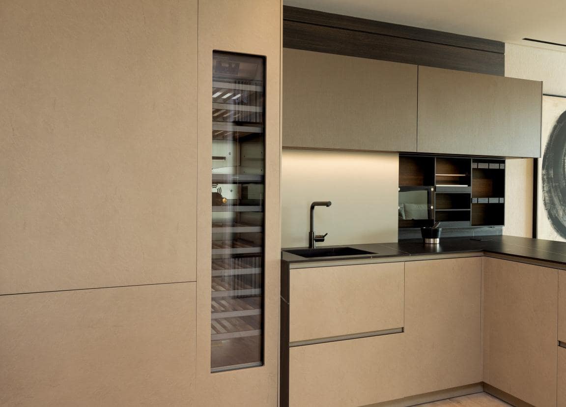 Apartamento de 3 habitaciones en Estepona en venta con piscina garaje - 1.785.000 € (Ref: 9725680)