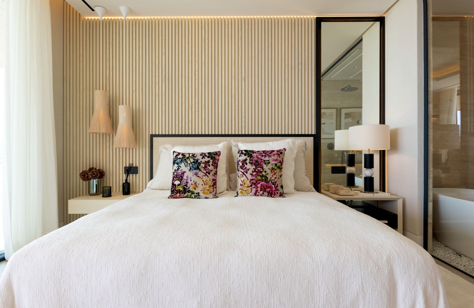 Apartamento de 3 habitaciones en Estepona en venta con piscina garaje - 1.785.000 € (Ref: 9725680)