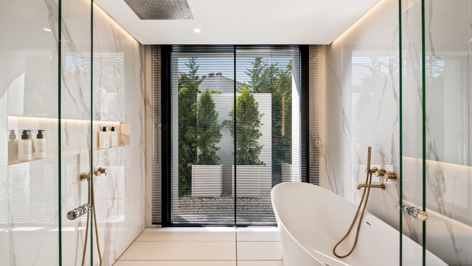 4 slaapkamer Villa te koop in Marbella met zwembad garage - € 3.825.000 (Ref: 9725681)