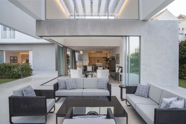 5 bedroom Villa for sale in Marbella with pool garage - € 3,200,000 (Ref: 9725697)