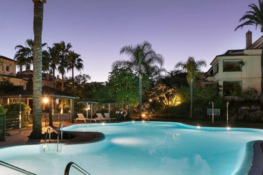 3 sovrum Takvåning till salu i Marbella med pool garage - 1 750 000 € (Ref: 9725710)