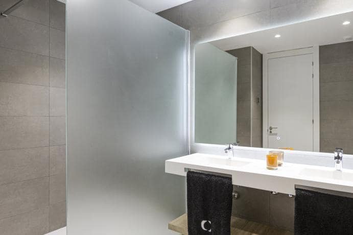 2 Zimmer Apartment zu verkaufen in Estepona mit Pool Garage - 285.000 € (Ref: 9725714)