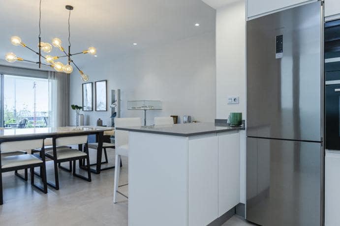 2 Zimmer Apartment zu verkaufen in Estepona mit Pool Garage - 285.000 € (Ref: 9725714)