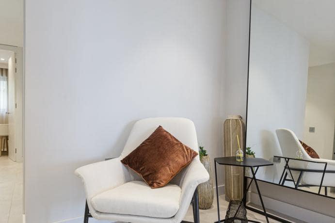 2 Zimmer Apartment zu verkaufen in Estepona mit Pool Garage - 285.000 € (Ref: 9725714)