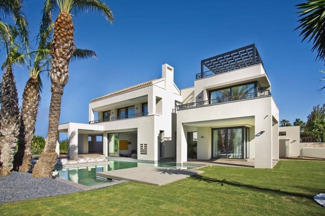 Chalet de 4 habitaciones en Guadalmina Baja, Marbella en venta con piscina garaje - 3.200.000 € (Ref: 9725718)