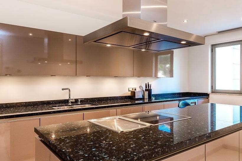 5 quarto Moradia para venda em Marbella com piscina - 1 995 000 € (Ref: 9725720)