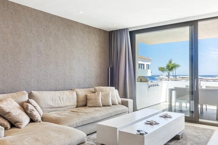 2 chambre Penthouse à vendre à Puerto Banus - 1 495 000 € (Ref: 9725723)