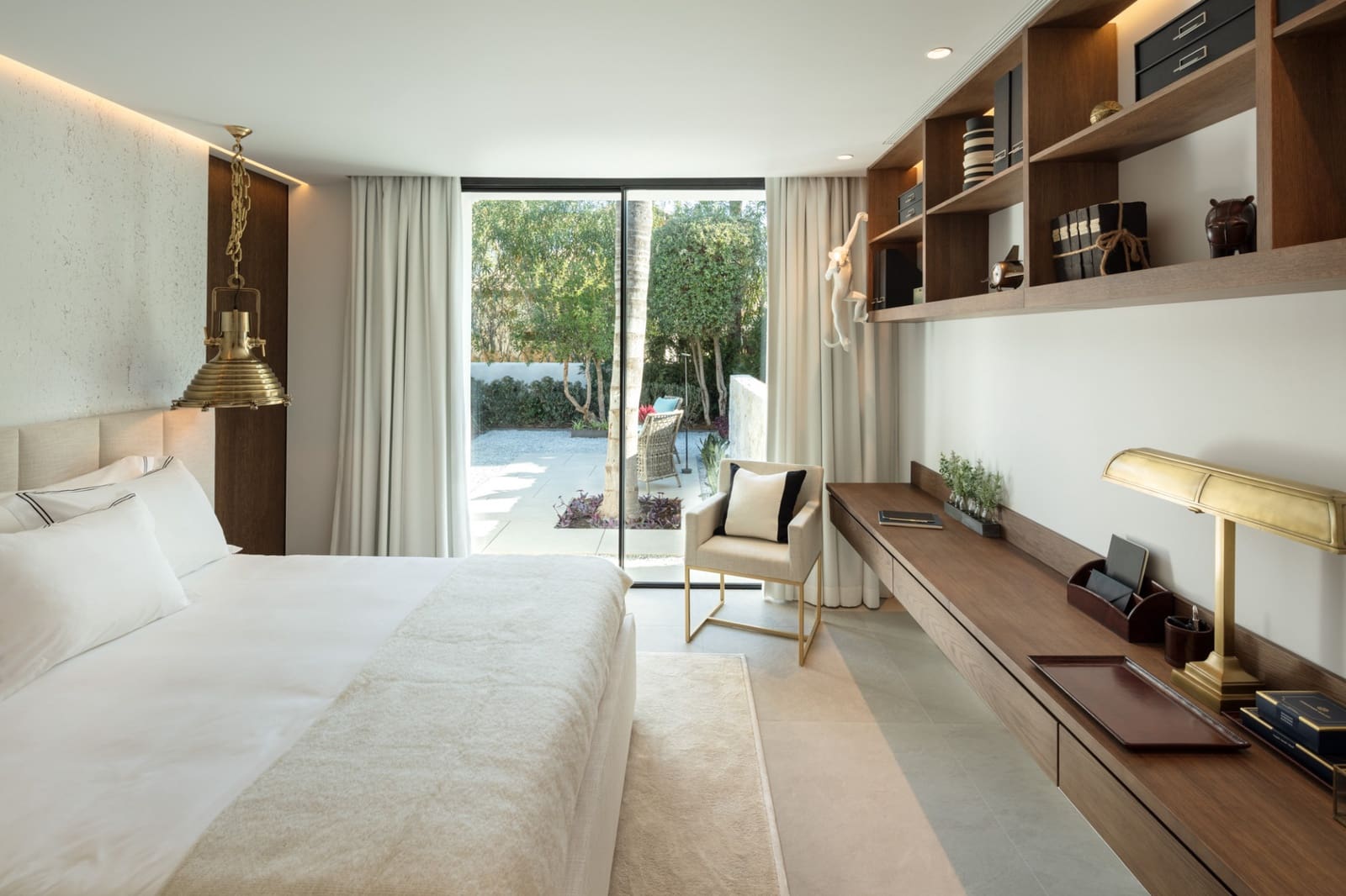 5 slaapkamer Villa te koop in Nueva Andalucia met zwembad garage - € 4.995.000 (Ref: 9725741)