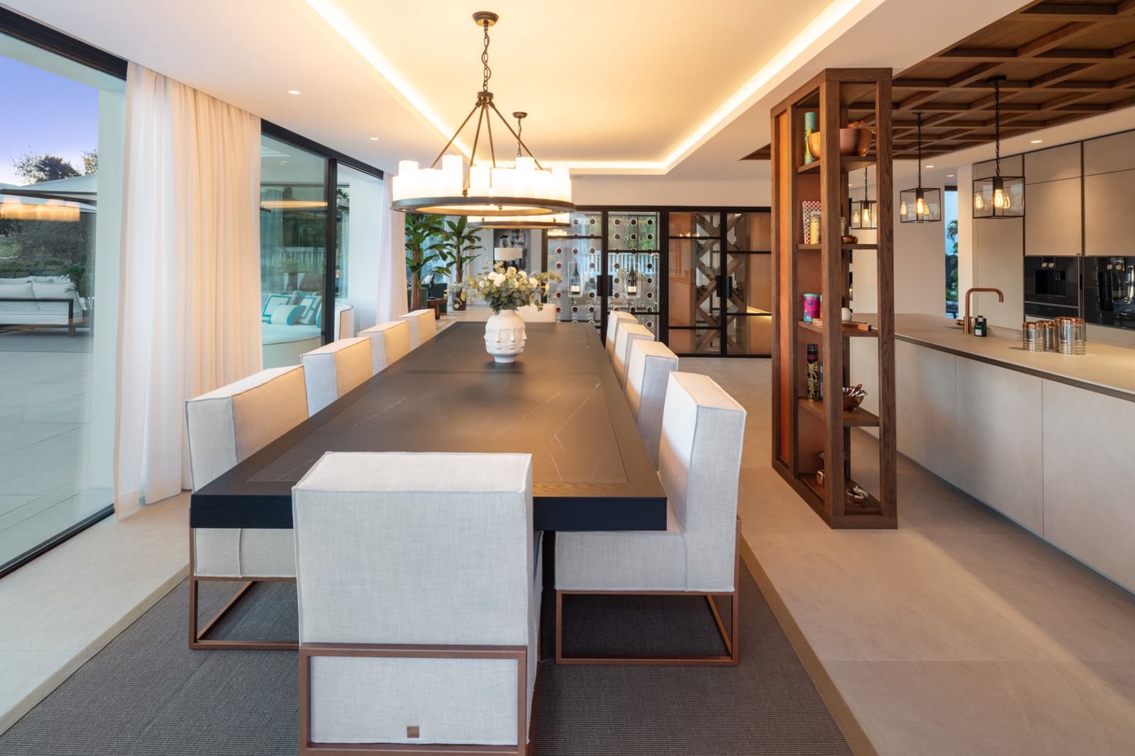 5 slaapkamer Villa te koop in Nueva Andalucia met zwembad garage - € 4.995.000 (Ref: 9725741)