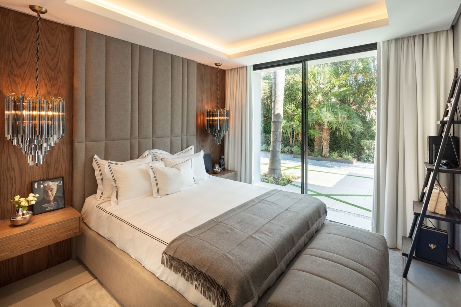 5 slaapkamer Villa te koop in Nueva Andalucia met zwembad garage - € 4.995.000 (Ref: 9725741)