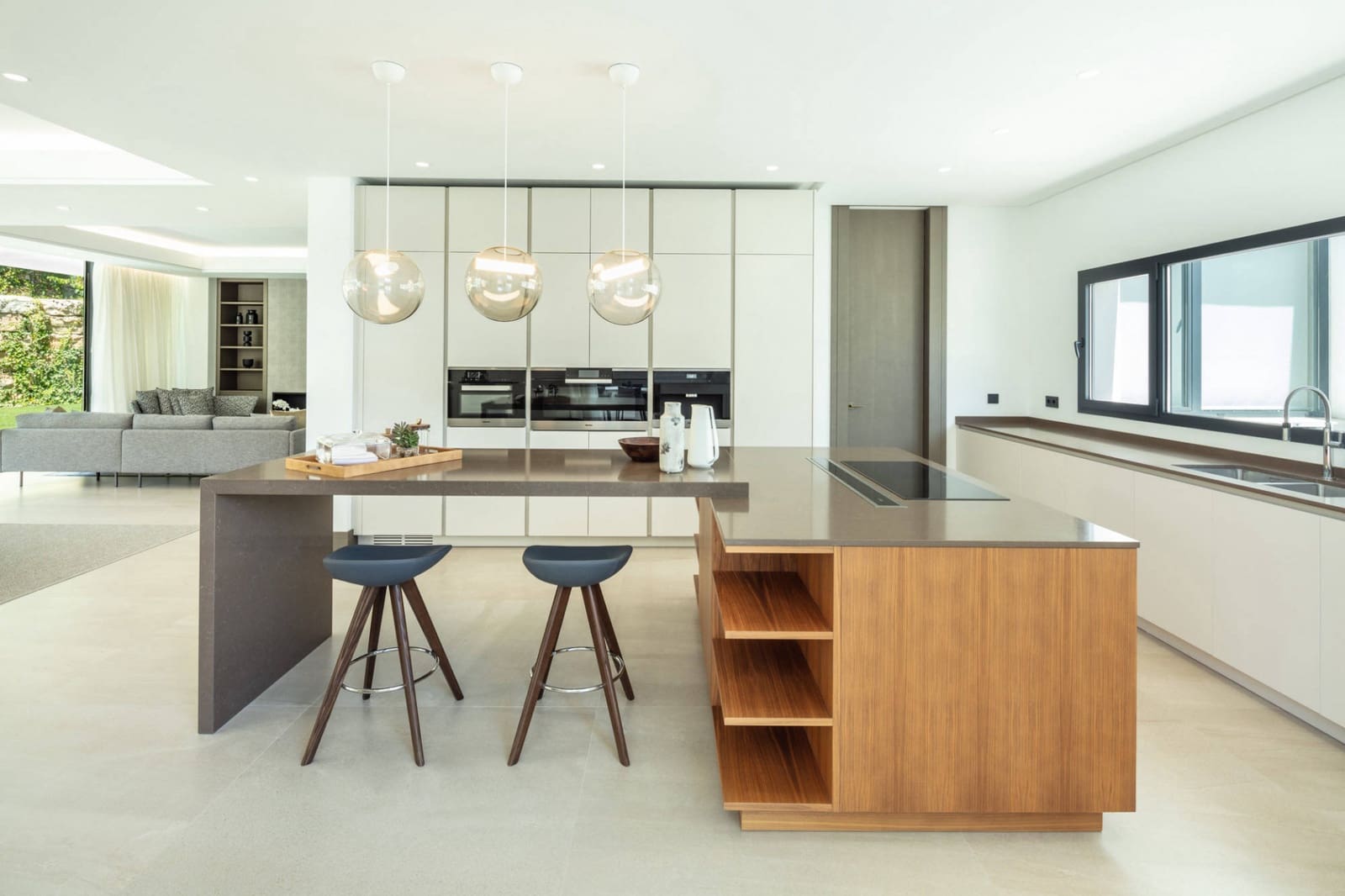 5 bedroom Villa for sale in Marbella with pool garage - € 3,995,000 (Ref: 9725742)