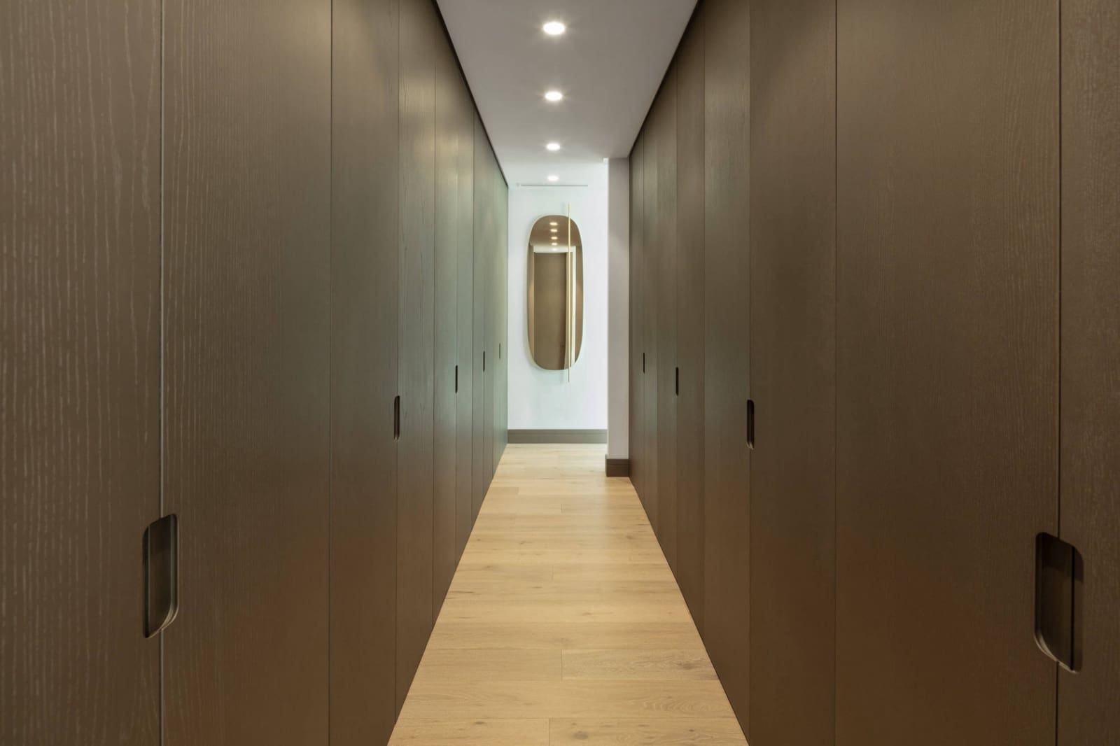 5 bedroom Villa for sale in Marbella with pool garage - € 3,995,000 (Ref: 9725742)