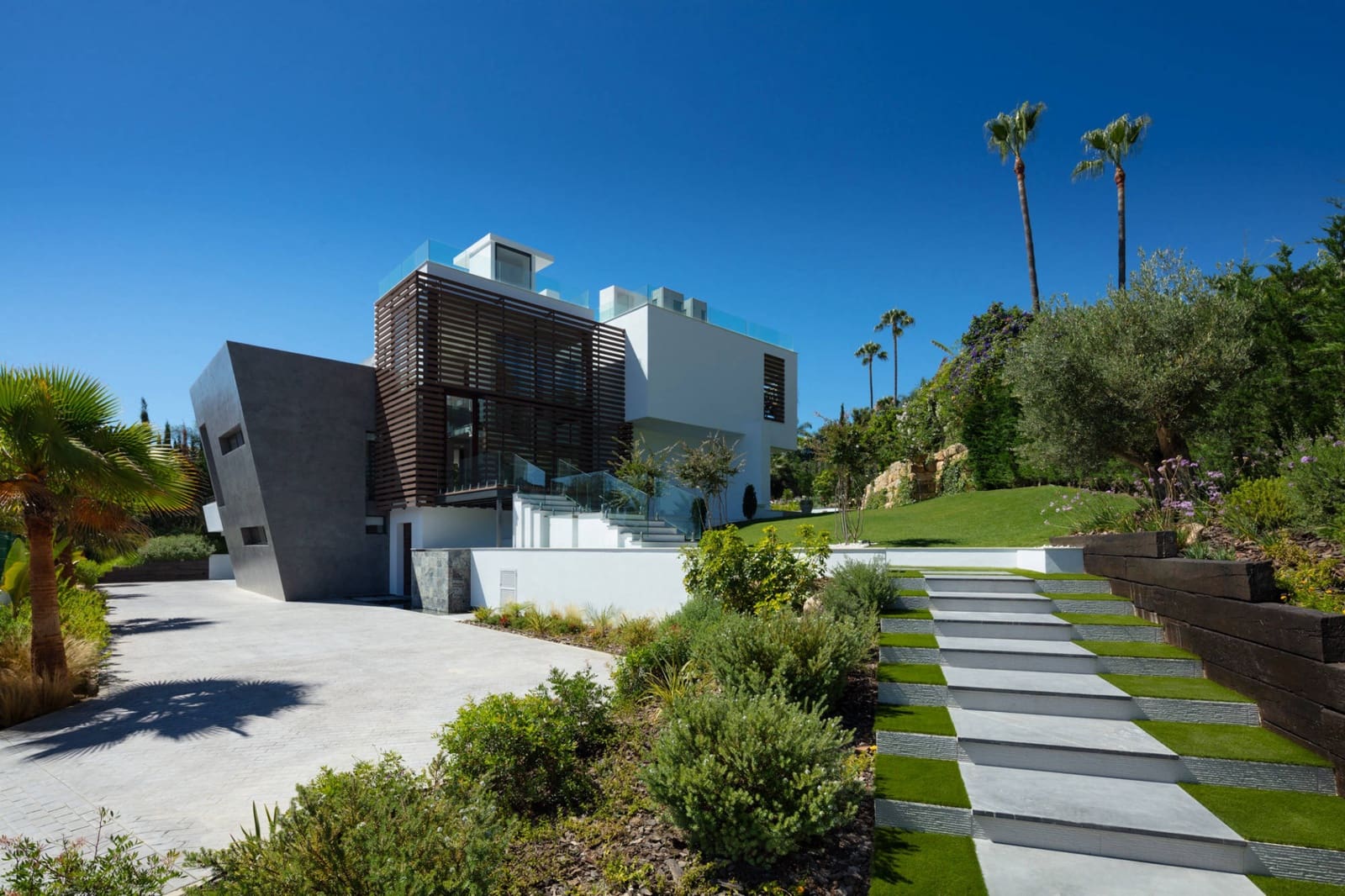 5 bedroom Villa for sale in Marbella with pool garage - € 3,995,000 (Ref: 9725742)