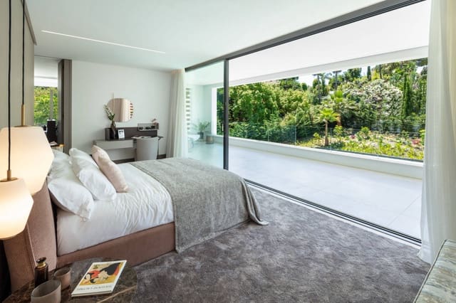 5 bedroom Villa for sale in Marbella with pool garage - € 3,995,000 (Ref: 9725742)