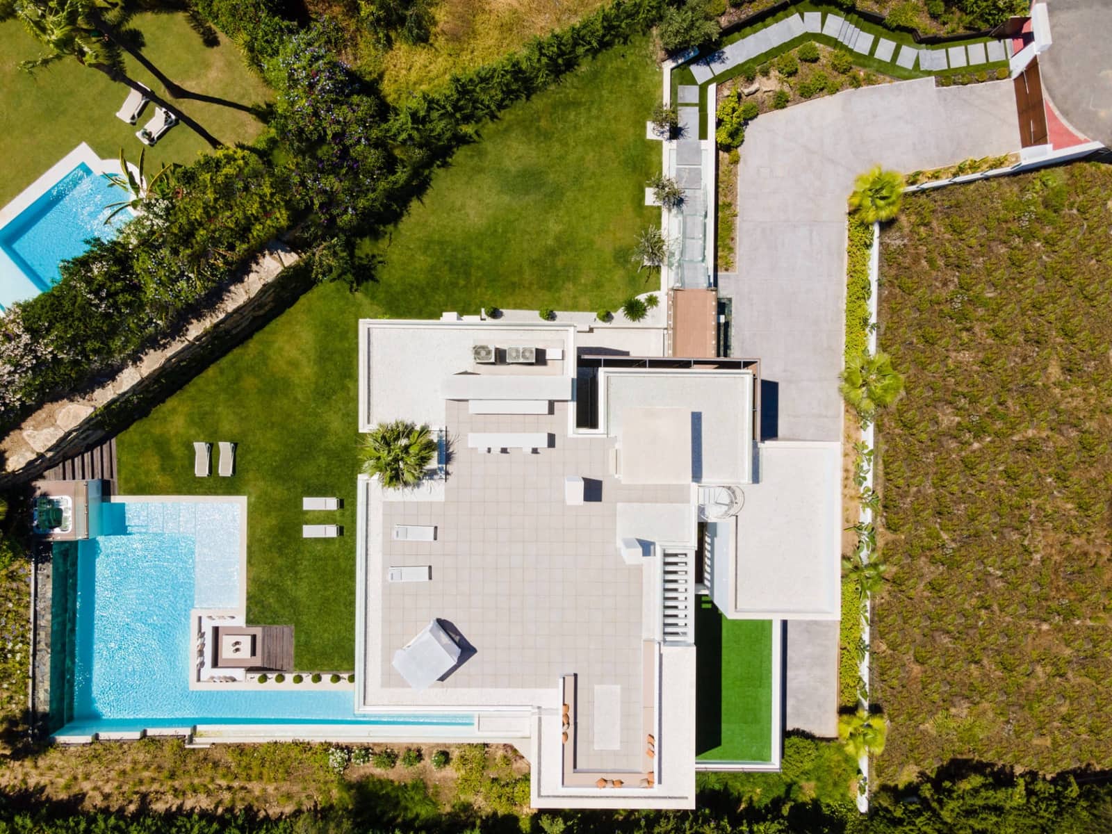 5 bedroom Villa for sale in Marbella with pool garage - € 3,995,000 (Ref: 9725742)