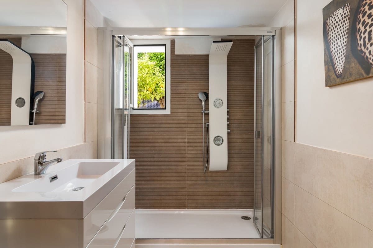 5 slaapkamer Villa te koop in El Paraiso met zwembad garage - € 3.495.000 (Ref: 9725746)