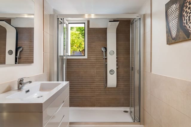 5 soveværelse Villa til salg i El Paraiso, Estepona med swimmingpool garage - € 3.495.000 (Ref: 9725746)