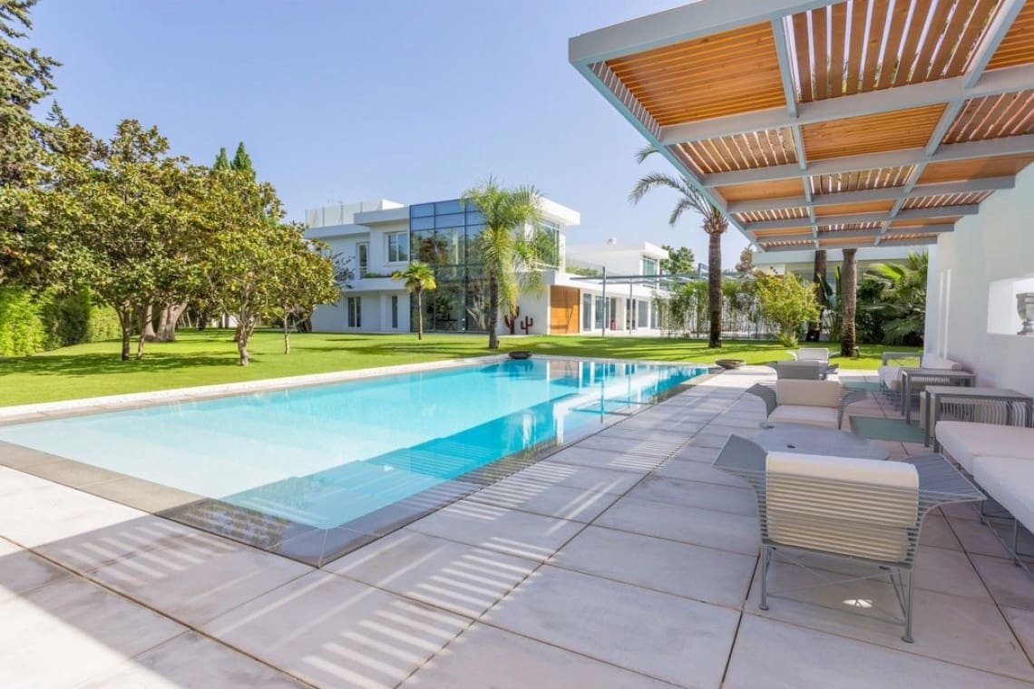 Chalet de 7 habitaciones en Guadalmina en venta con piscina garaje - 5.950.000 € (Ref: 9725749)