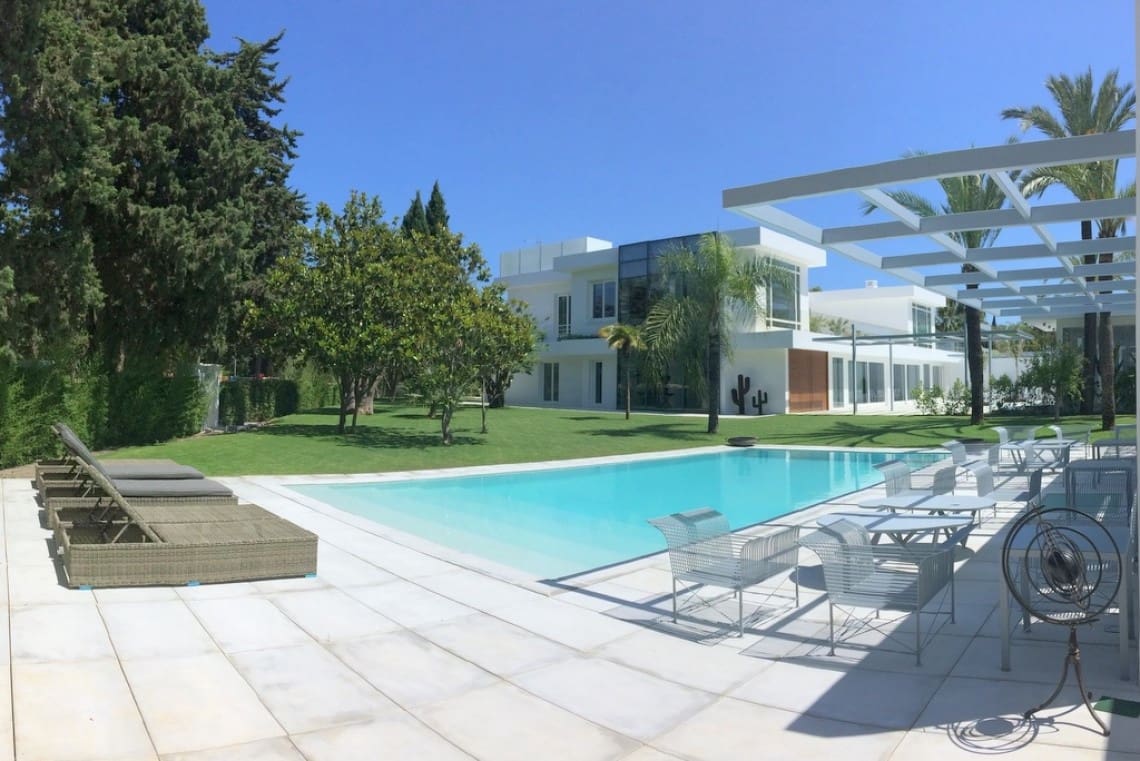 Chalet de 7 habitaciones en Guadalmina en venta con piscina garaje - 5.950.000 € (Ref: 9725749)