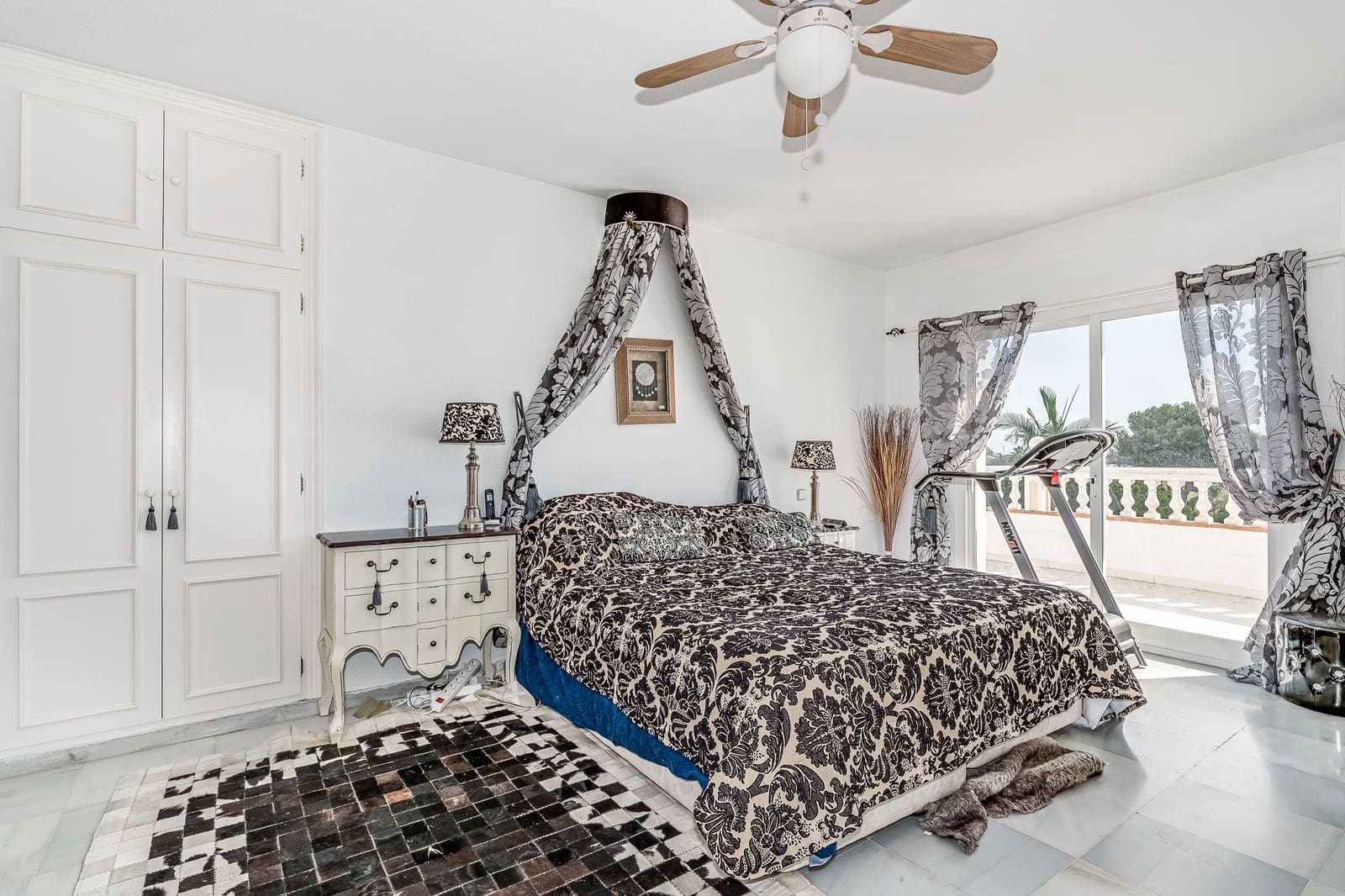 7 sypialnia Willa na sprzedaż w Marbella z basenem garażem - 1 990 000 € (Ref: 9725750)