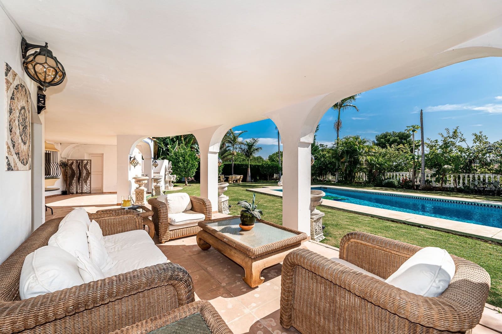 7 sypialnia Willa na sprzedaż w Marbella z basenem garażem - 1 990 000 € (Ref: 9725750)