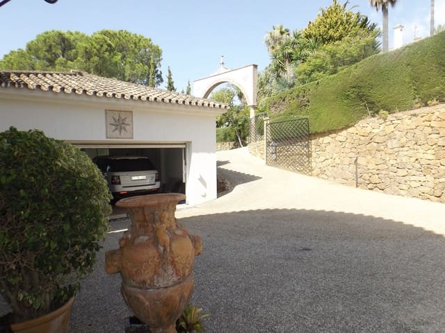 7 sypialnia Willa na sprzedaż w Marbella z basenem garażem - 1 990 000 € (Ref: 9725750)