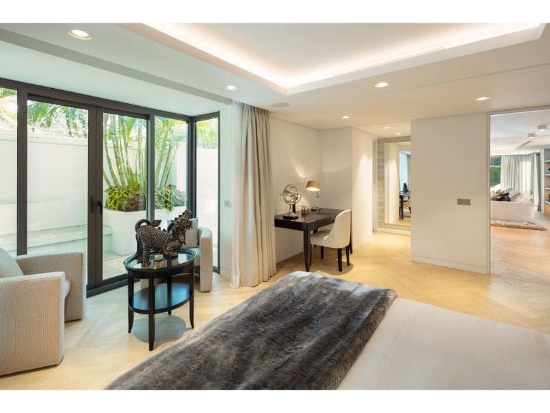 Chalet de 4 habitaciones en Marbella en venta con garaje - 9.695.000 € (Ref: 9725755)