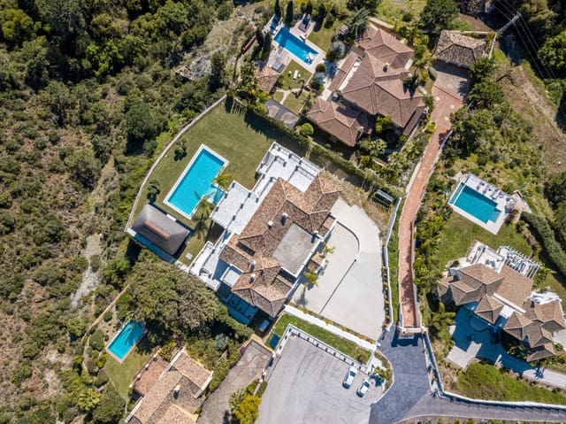 5 bedroom Villa for sale in Marbella with pool garage - € 7,350,000 (Ref: 9725761)
