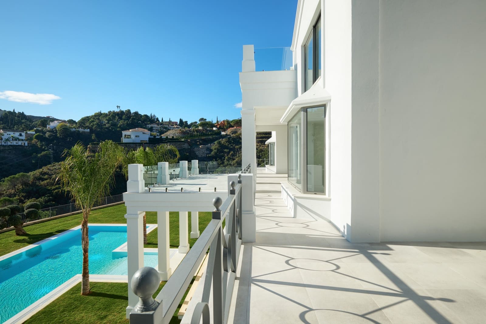 5 bedroom Villa for sale in Marbella with pool garage - € 7,350,000 (Ref: 9725761)