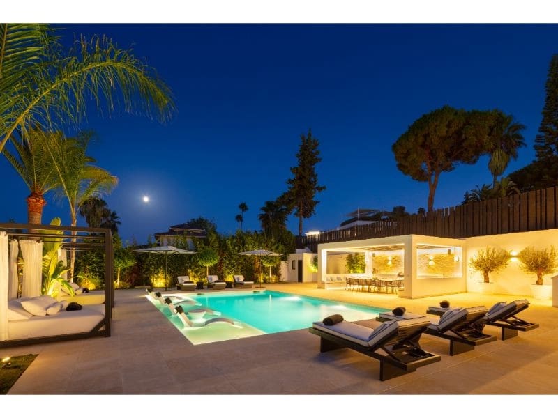 5 makuuhuone Huvila myytävänä paikassa Marbella mukana uima-altaan 
autotalli - 4 995 000 € (Ref: 9725771)