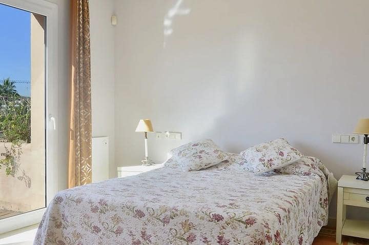 Chalet de 4 habitaciones en Nueva Andalucia en venta con piscina garaje - 1.700.000 € (Ref: 9725779)