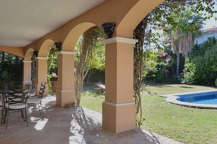 Chalet de 4 habitaciones en Nueva Andalucia en venta con piscina garaje - 1.700.000 € (Ref: 9725779)