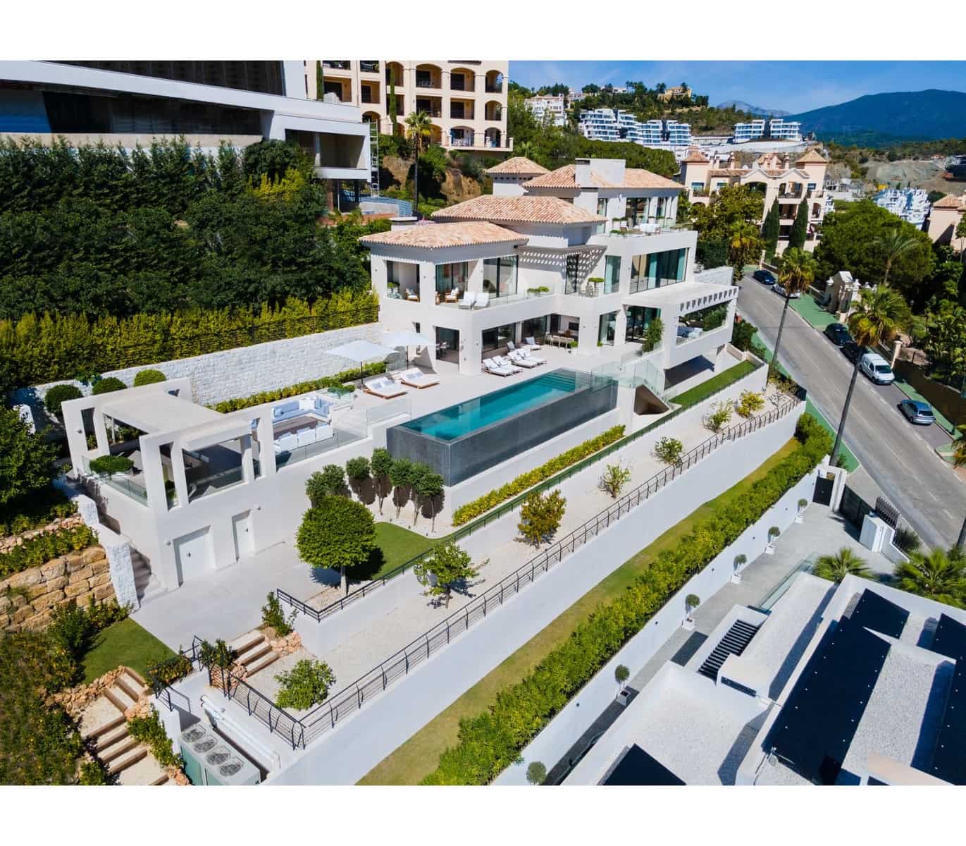6 sypialnia Willa na sprzedaż w Marbella z basenem garażem - 8 900 000 € (Ref: 9725786)