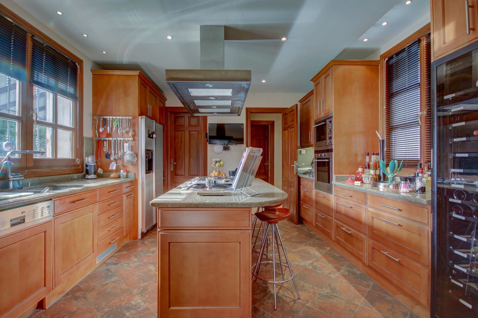 4 soveværelse Villa til salg i Marbella med swimmingpool garage - € 2.595.000 (Ref: 9725794)