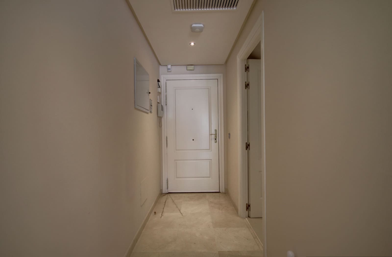 2 bedroom Apartment for sale in Marbella with pool garage - € 780,000 (Ref: 9725796)