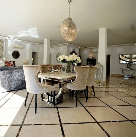 4 soveværelse Villa til salg i La Heredia, Benahavís med swimmingpool garage - € 1.900.000 (Ref: 9725798)