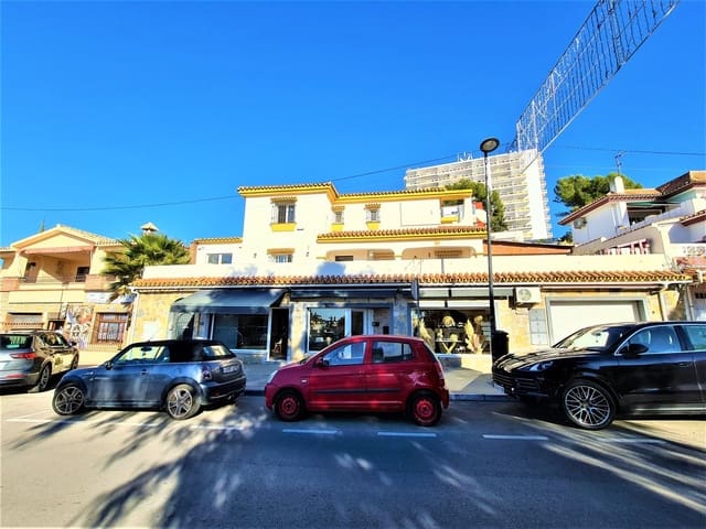 4 bedroom Villa for sale in Nueva Andalucia, Marbella with pool - € 1,279,000 (Ref: 9725799)