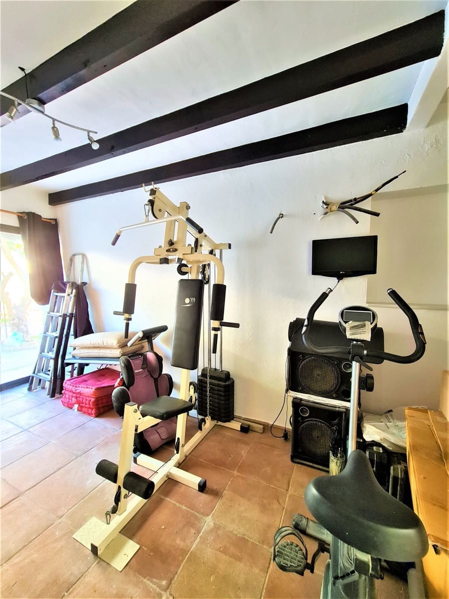 4 bedroom Villa for sale in Nueva Andalucia with pool - € 1,279,000 (Ref: 9725799)