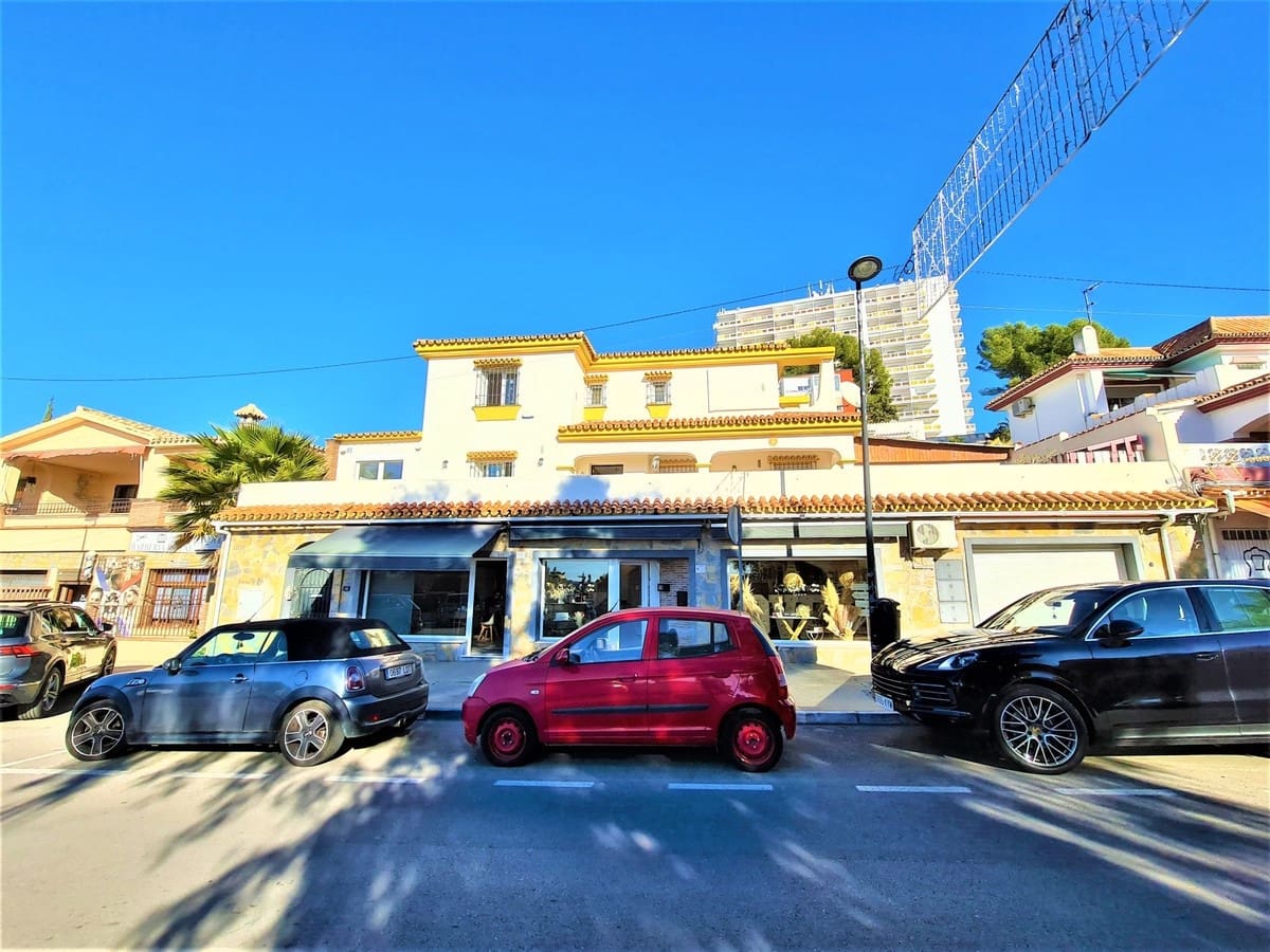 4 bedroom Villa for sale in Nueva Andalucia with pool - € 1,279,000 (Ref: 9725799)