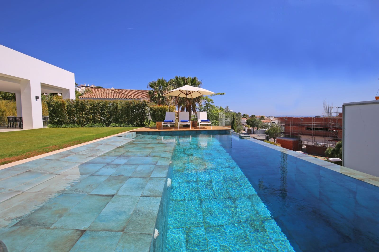 5 soverom Villa til salgs i Marbella med svømmebasseng garasje - € 2 550 000 (Ref: 9725806)