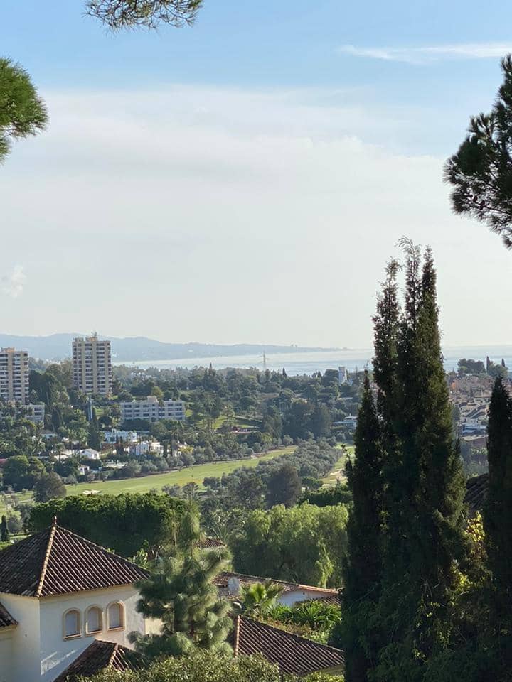 3 slaapkamer Villa te koop in Nueva Andalucia met zwembad - € 1.999.999 (Ref: 9725807)